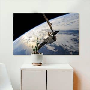 Картина "Crew Dragon X над Землей"